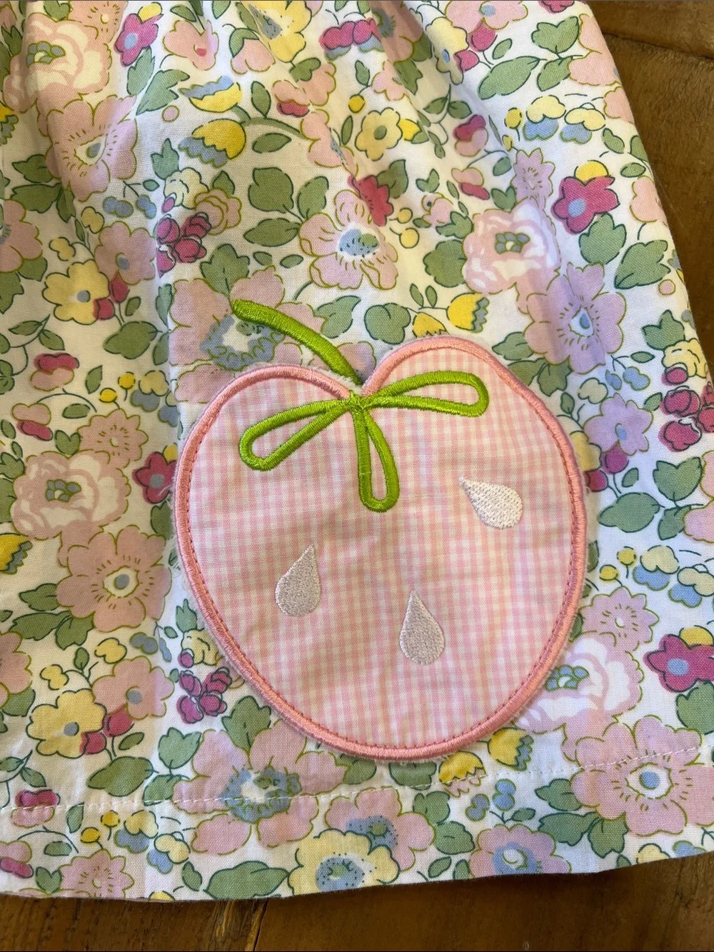 Stitchy fish strawberry pocket floral bloomer and top matching set 9 months - Picture 3 of 9